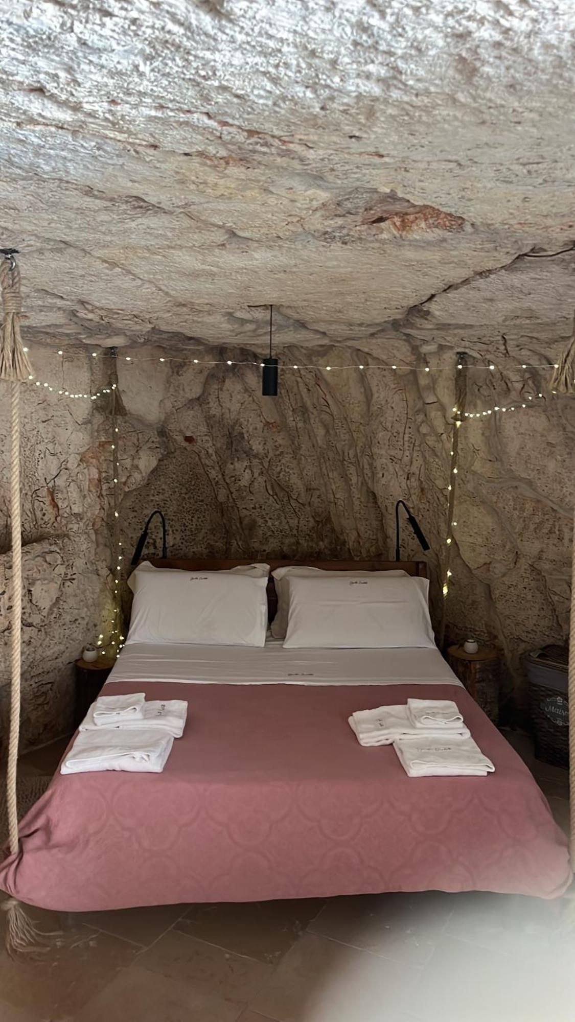 לינה וארוחת בוקר אוסטוני Grotta Carlotta מראה חיצוני תמונה